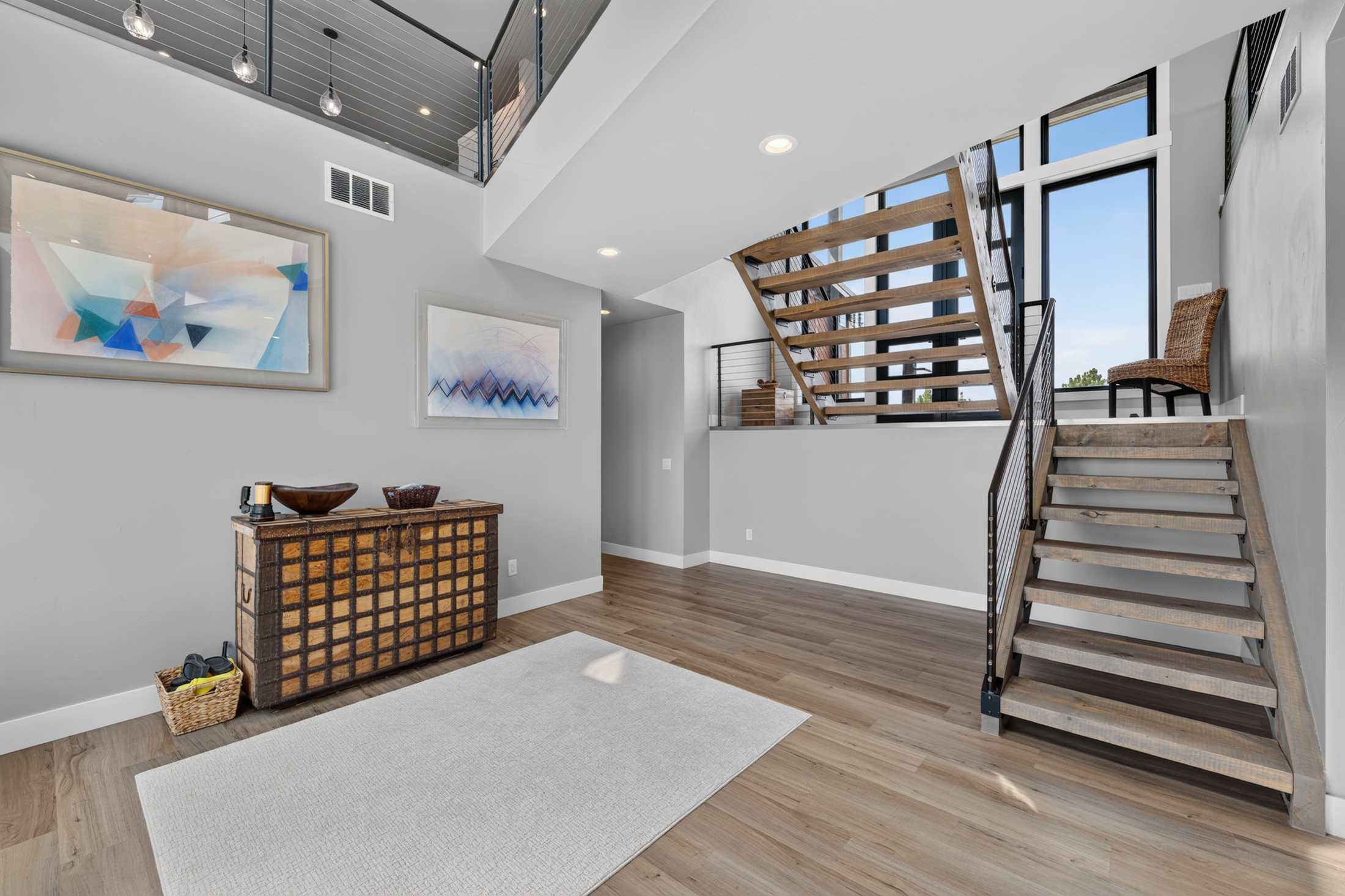 A wood trunk and abstract artwork furnish the entry