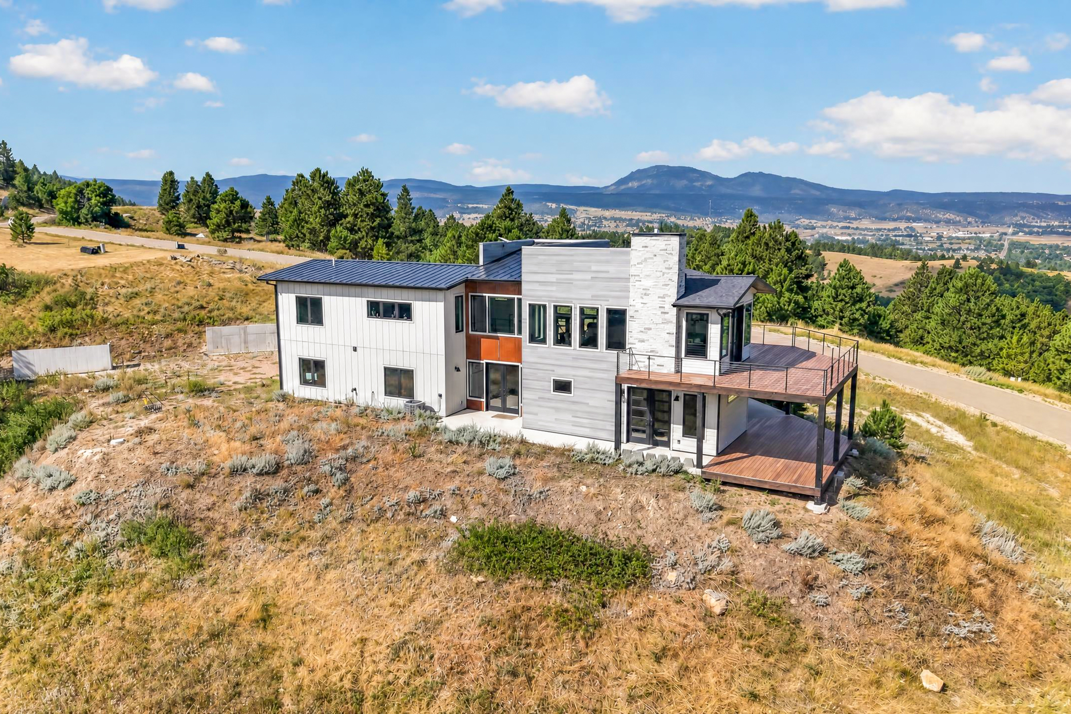 The rear of 2111 Vantage Circle shows a wraparound deck on two levels